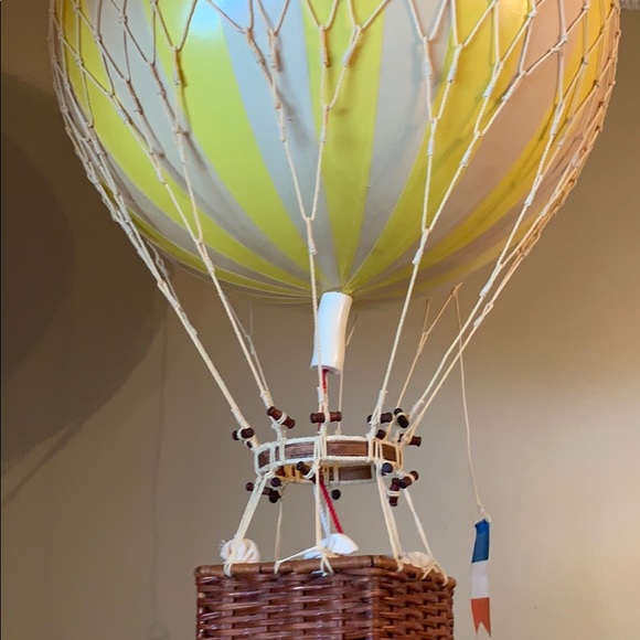 Hot air balloon replica in excellent condition! - Picture 3 of 9